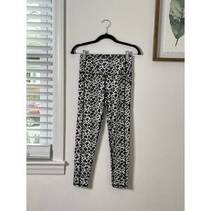 Zyia Activewear Black White Snow Leopard 6/8 High Rise Brilliant Pocket Leggings